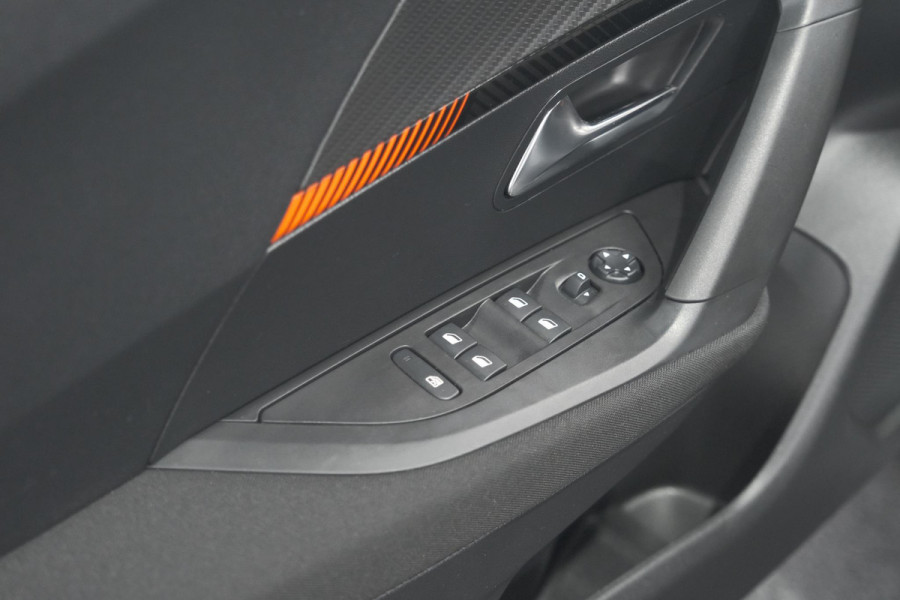 Peugeot e-2008 EV Active 50 kWh | Camera | Navigatie | Climate Control | Apple Carplay