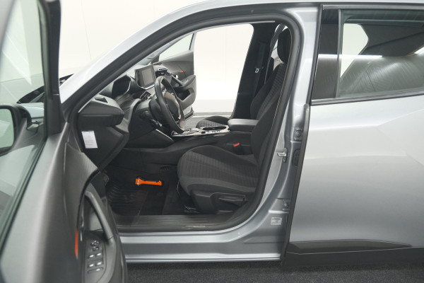 Peugeot e-2008 EV Active 50 kWh | Camera | Navigatie | Climate Control | Apple Carplay