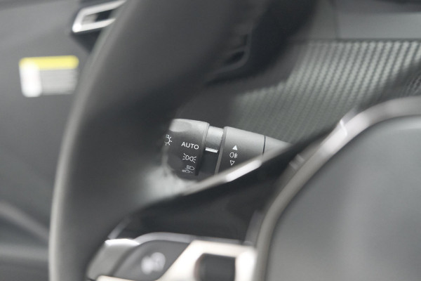 Peugeot e-2008 EV Active 50 kWh | Camera | Navigatie | Climate Control | Apple Carplay