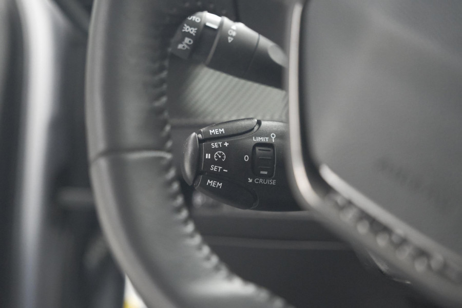Peugeot e-2008 EV Active 50 kWh | Camera | Navigatie | Climate Control | Apple Carplay