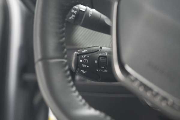 Peugeot e-2008 EV Active 50 kWh | Camera | Navigatie | Climate Control | Apple Carplay