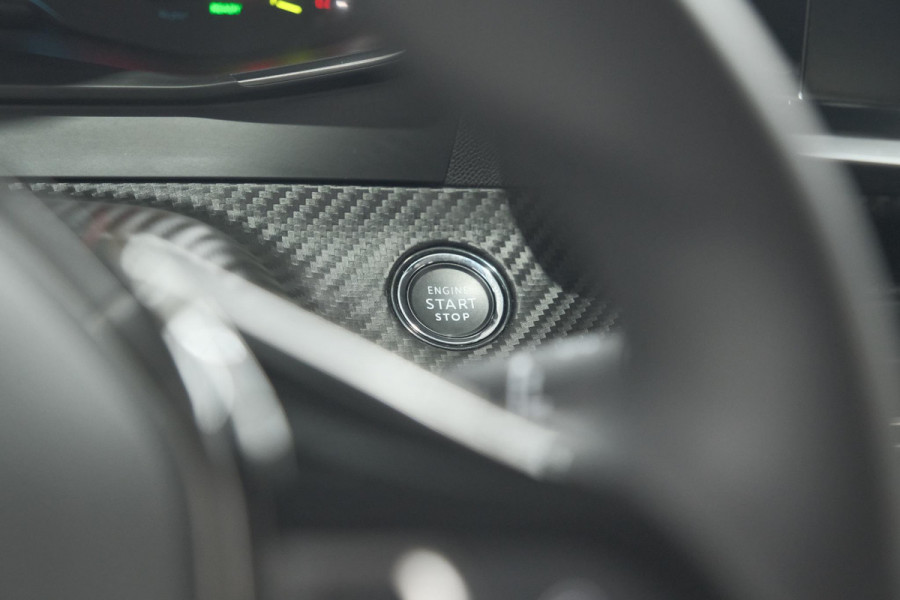 Peugeot e-2008 EV Active 50 kWh | Camera | Navigatie | Climate Control | Apple Carplay