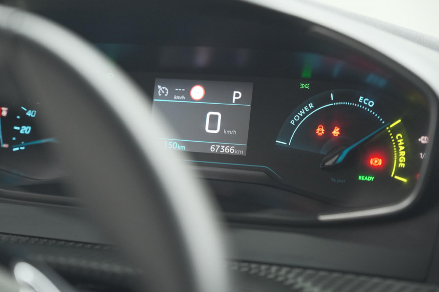 Peugeot e-2008 EV Active 50 kWh | Camera | Navigatie | Climate Control | Apple Carplay