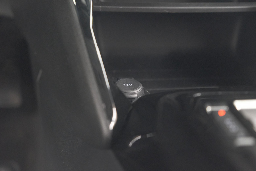 Peugeot e-2008 EV Active 50 kWh | Camera | Navigatie | Climate Control | Apple Carplay