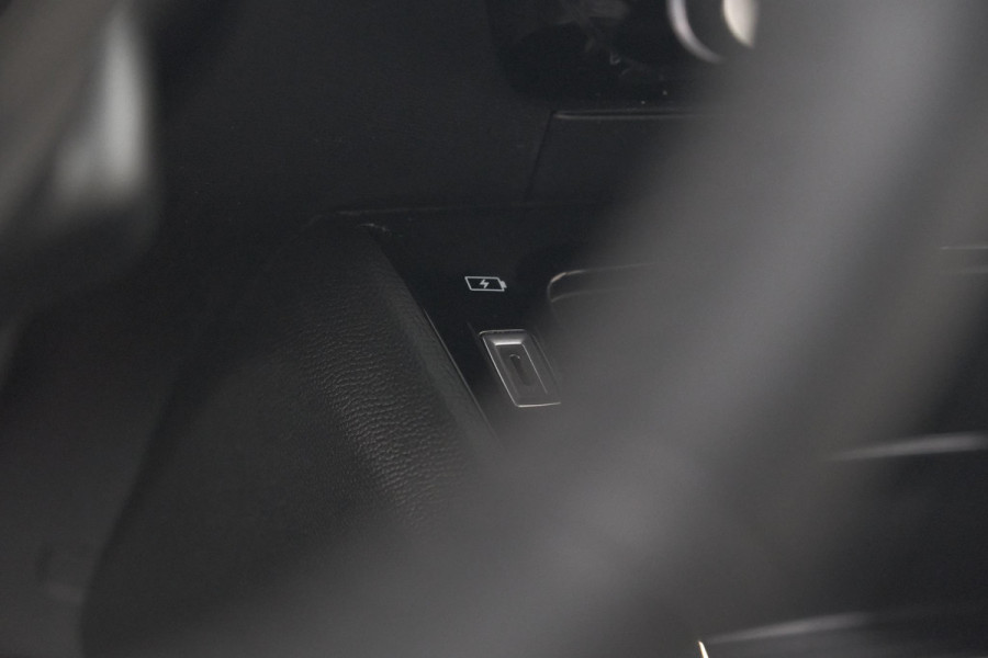 Peugeot e-2008 EV Active 50 kWh | Camera | Navigatie | Climate Control | Apple Carplay