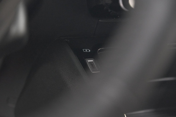 Peugeot e-2008 EV Active 50 kWh | Camera | Navigatie | Climate Control | Apple Carplay