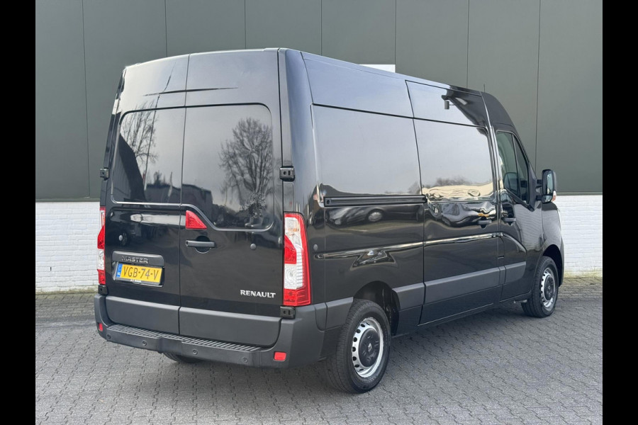 Renault Master T35 2.3 dCi 135 L2H2 Cruise Navigatie Airco All Season banden Goed onderhouden