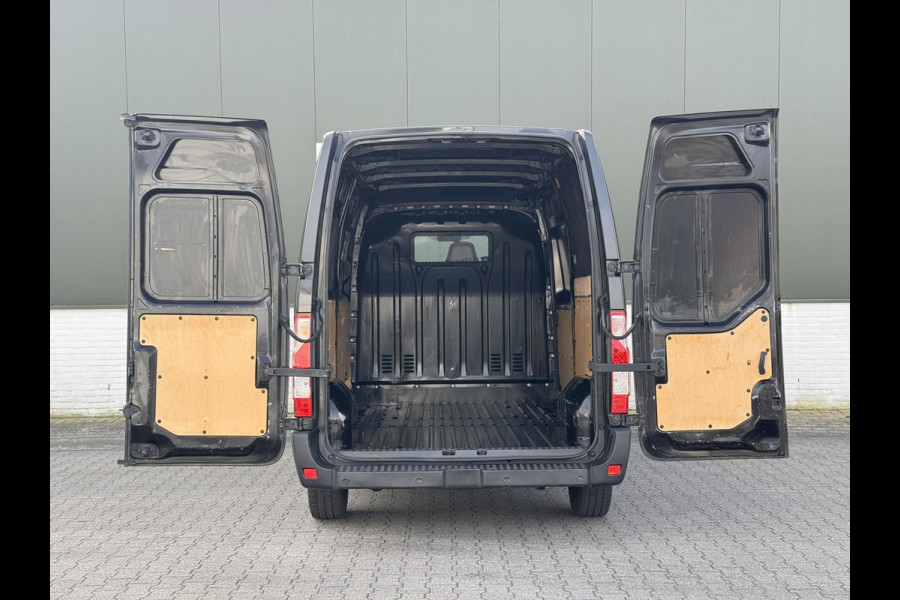 Renault Master T35 2.3 dCi 135 L2H2 Cruise Navigatie Airco All Season banden Goed onderhouden