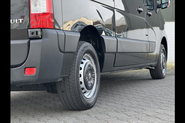 Renault Master T35 2.3 dCi 135 L2H2 Cruise Navigatie Airco All Season banden Goed onderhouden