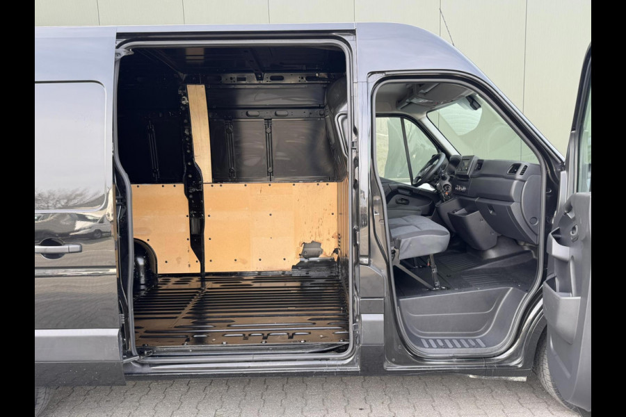 Renault Master T35 2.3 dCi 135 L2H2 Cruise Navigatie Airco All Season banden Goed onderhouden