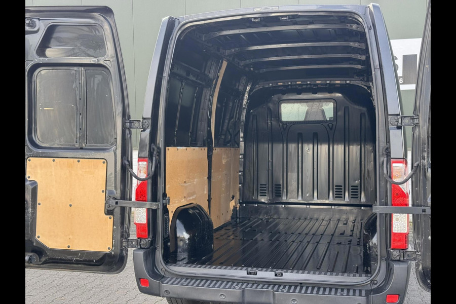 Renault Master T35 2.3 dCi 135 L2H2 Cruise Navigatie Airco All Season banden Goed onderhouden