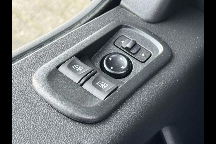Renault Master T35 2.3 dCi 135 L2H2 Cruise Navigatie Airco All Season banden Goed onderhouden