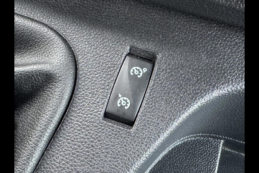 Renault Master T35 2.3 dCi 135 L2H2 Cruise Navigatie Airco All Season banden Goed onderhouden