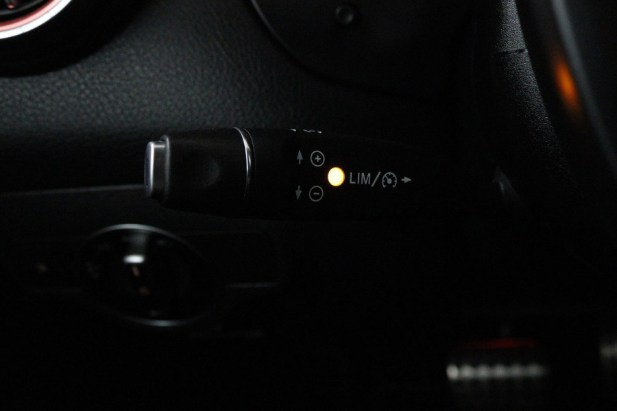Mercedes-Benz CLA-Klasse 180 Business Solution AMG Upgrade Edition (ACHTERUITRIJCAMERA, NAVIGATIE, STOELVERWARMING, CRUISE)