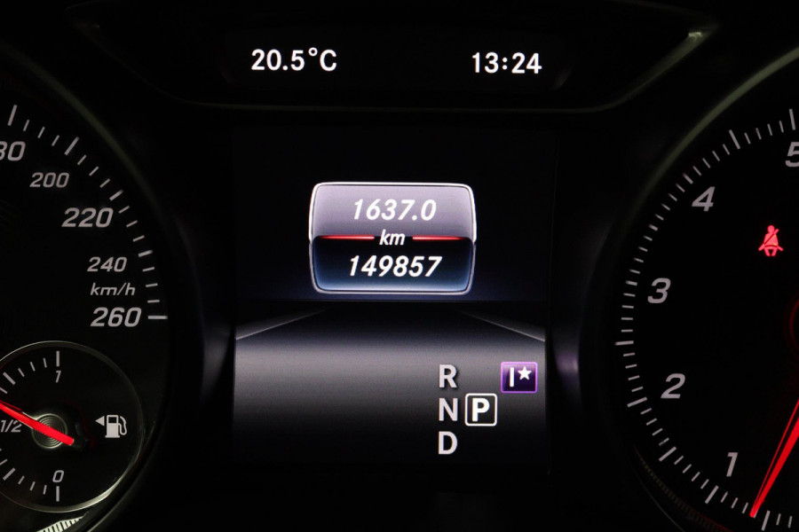 Mercedes-Benz CLA-Klasse 180 Business Solution AMG Upgrade Edition (ACHTERUITRIJCAMERA, NAVIGATIE, STOELVERWARMING, CRUISE)