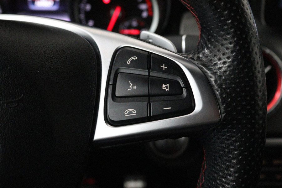 Mercedes-Benz CLA-Klasse 180 Business Solution AMG Upgrade Edition (ACHTERUITRIJCAMERA, NAVIGATIE, STOELVERWARMING, CRUISE)