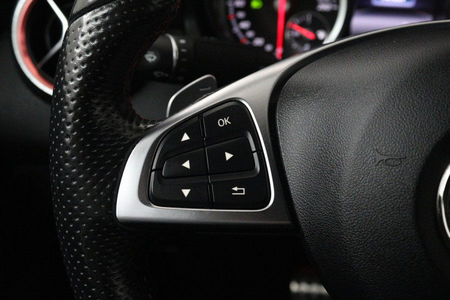 Mercedes-Benz CLA-Klasse 180 Business Solution AMG Upgrade Edition (ACHTERUITRIJCAMERA, NAVIGATIE, STOELVERWARMING, CRUISE)