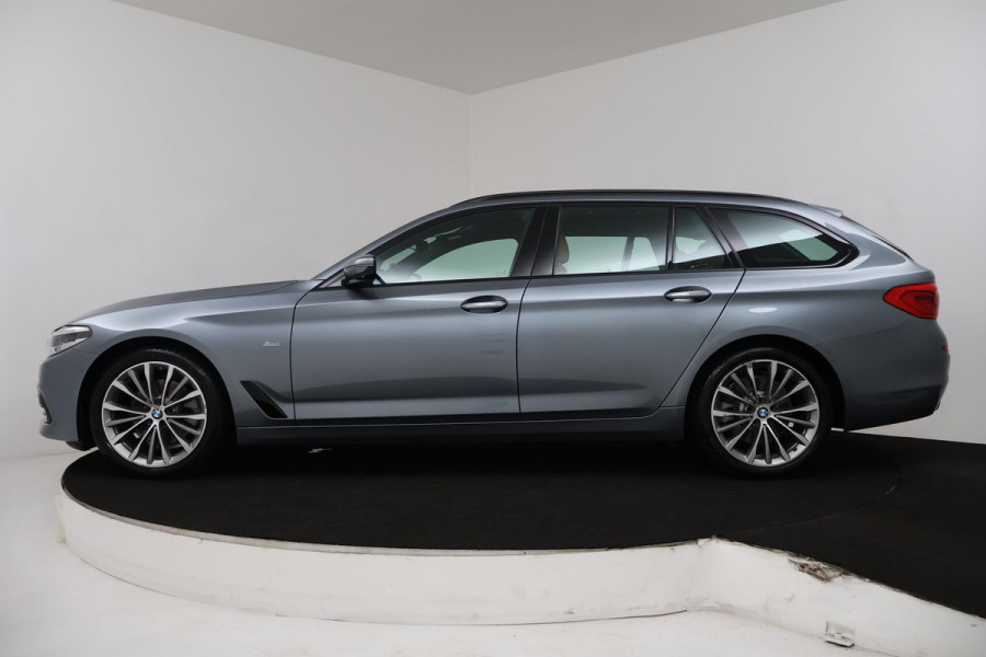BMW 5 Serie Touring 520i High Executive (PANORAMADAK, PARKEERSENSOREN, CRUISE CONTROL, CAMERA, STOELVERWARMING, LEER)