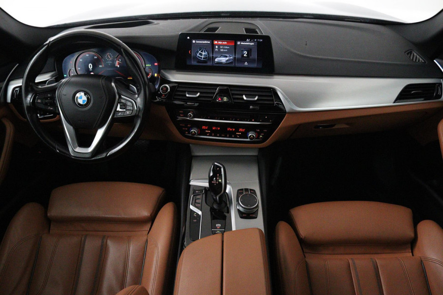 BMW 5 Serie Touring 520i High Executive (PANORAMADAK, PARKEERSENSOREN, CRUISE CONTROL, CAMERA, STOELVERWARMING, LEER)