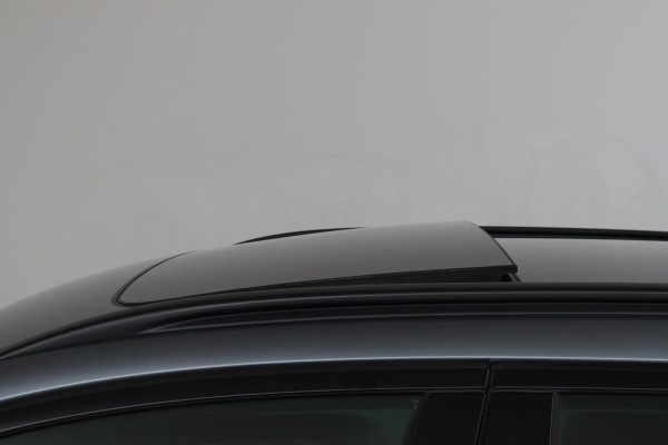 BMW 5 Serie Touring 520i High Executive (PANORAMADAK, PARKEERSENSOREN, CRUISE CONTROL, CAMERA, STOELVERWARMING, LEER)