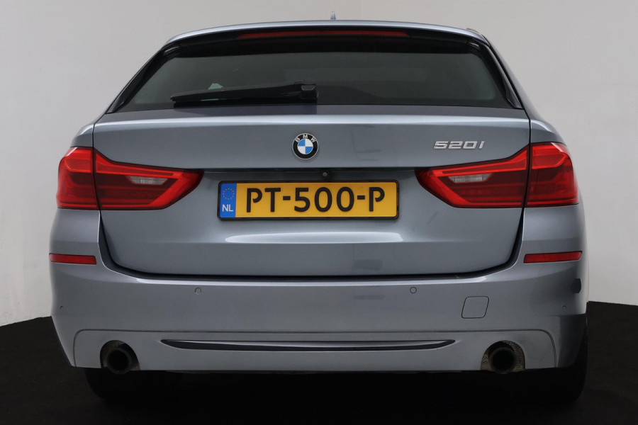 BMW 5 Serie Touring 520i High Executive (PANORAMADAK, PARKEERSENSOREN, CRUISE CONTROL, CAMERA, STOELVERWARMING, LEER)