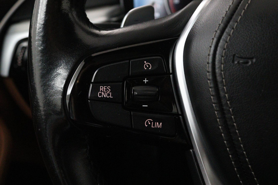 BMW 5 Serie Touring 520i High Executive (PANORAMADAK, PARKEERSENSOREN, CRUISE CONTROL, CAMERA, STOELVERWARMING, LEER)