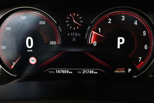 BMW 5 Serie Touring 520i High Executive (PANORAMADAK, PARKEERSENSOREN, CRUISE CONTROL, CAMERA, STOELVERWARMING, LEER)