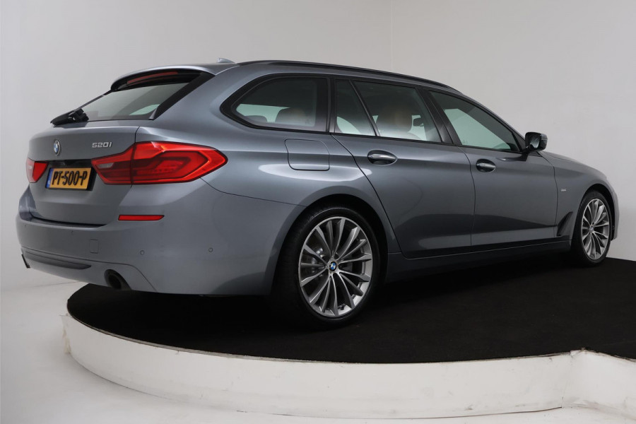 BMW 5 Serie Touring 520i High Executive (PANORAMADAK, PARKEERSENSOREN, CRUISE CONTROL, CAMERA, STOELVERWARMING, LEER)