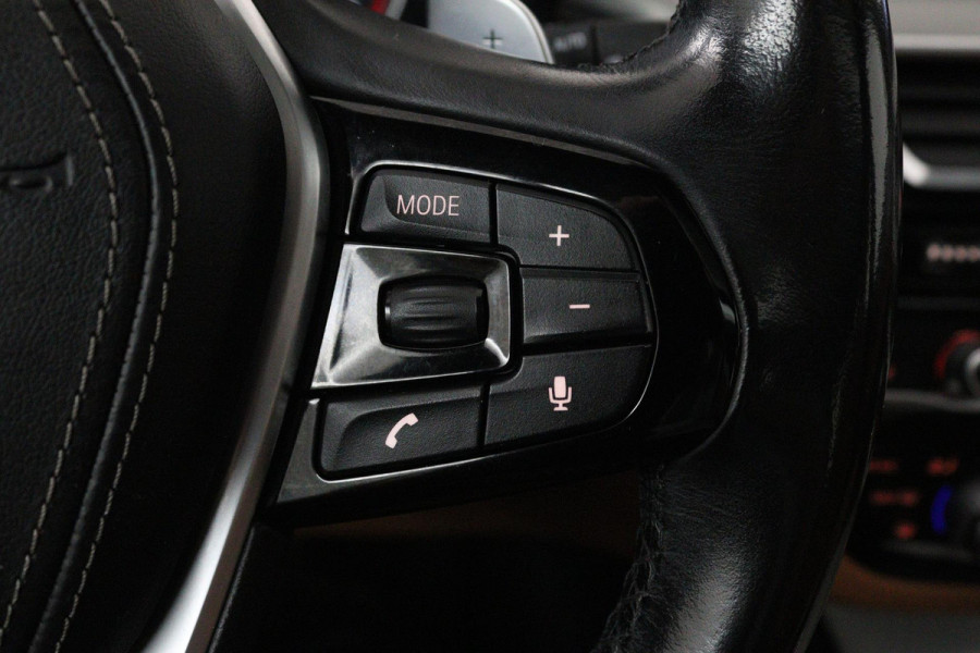 BMW 5 Serie Touring 520i High Executive (PANORAMADAK, PARKEERSENSOREN, CRUISE CONTROL, CAMERA, STOELVERWARMING, LEER)