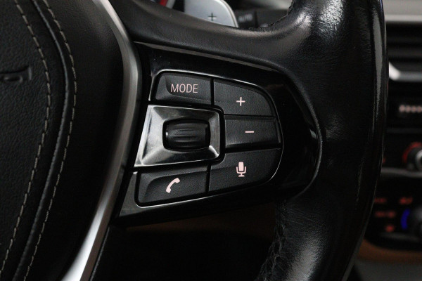 BMW 5 Serie Touring 520i High Executive (PANORAMADAK, PARKEERSENSOREN, CRUISE CONTROL, CAMERA, STOELVERWARMING, LEER)
