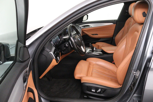 BMW 5 Serie Touring 520i High Executive (PANORAMADAK, PARKEERSENSOREN, CRUISE CONTROL, CAMERA, STOELVERWARMING, LEER)
