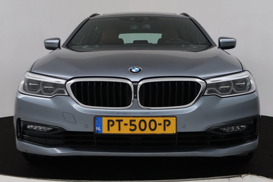 BMW 5 Serie Touring 520i High Executive (PANORAMADAK, PARKEERSENSOREN, CRUISE CONTROL, CAMERA, STOELVERWARMING, LEER)