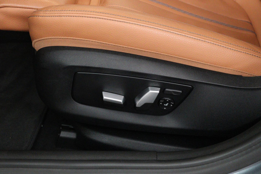 BMW 5 Serie Touring 520i High Executive (PANORAMADAK, PARKEERSENSOREN, CRUISE CONTROL, CAMERA, STOELVERWARMING, LEER)