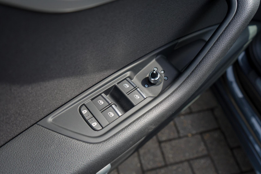 Audi A4 Avant 35 TFSI Launch edition | Apple Carplay | LED | Elektrische achterklep