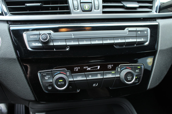 BMW X1 sDrive18i 141pk AUTOMAAT NL-Auto 74.942km Clima Cruise Navi Camera HUD Keyless El. Klep 17"LMV