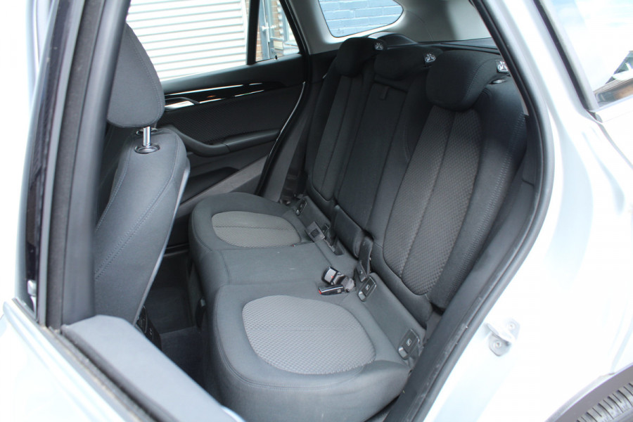 BMW X1 sDrive18i 141pk AUTOMAAT NL-Auto 74.942km Clima Cruise Navi Camera HUD Keyless El. Klep 17"LMV