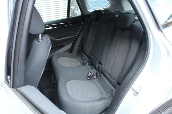 BMW X1 sDrive18i 141pk AUTOMAAT NL-Auto 74.942km Clima Cruise Navi Camera HUD Keyless El. Klep 17"LMV