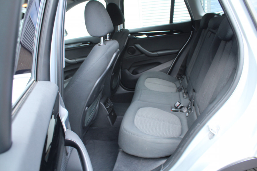 BMW X1 sDrive18i 141pk AUTOMAAT NL-Auto 74.942km Clima Cruise Navi Camera HUD Keyless El. Klep 17"LMV