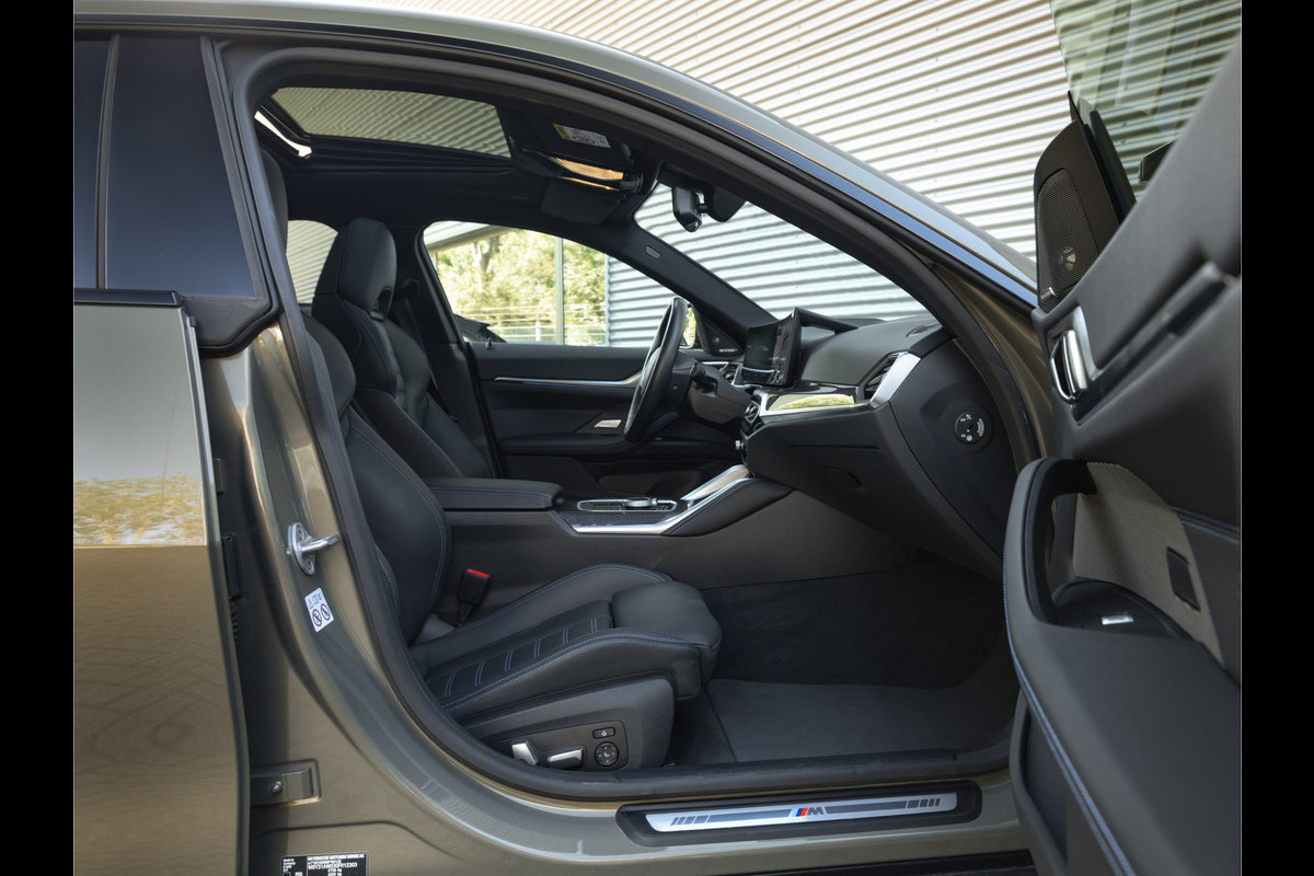 BMW i4 M50 - M-Sport Pro - Individual ''Messing Metallic'' - M-Zetels - Dak BMW i4 M50 - M-Sport Pro - Individual ''Messing Metallic'' - M-Zetels - Dak