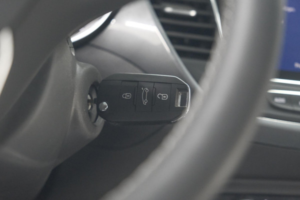 Opel Crossland Turbo 130 AT6 Elegance | Camera | Parkeersensoren | Navigatie | Apple Carplay