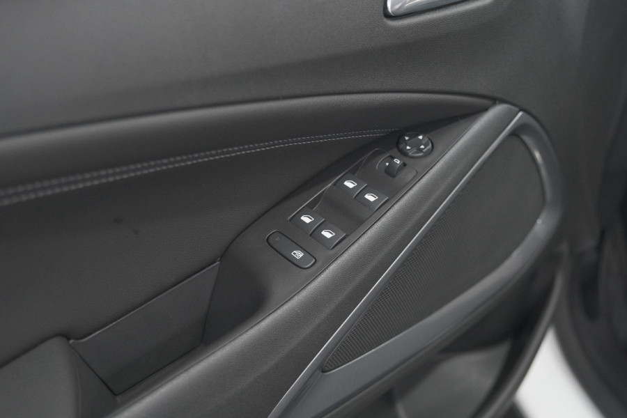 Opel Crossland Turbo 130 AT6 Elegance | Camera | Parkeersensoren | Navigatie | Apple Carplay