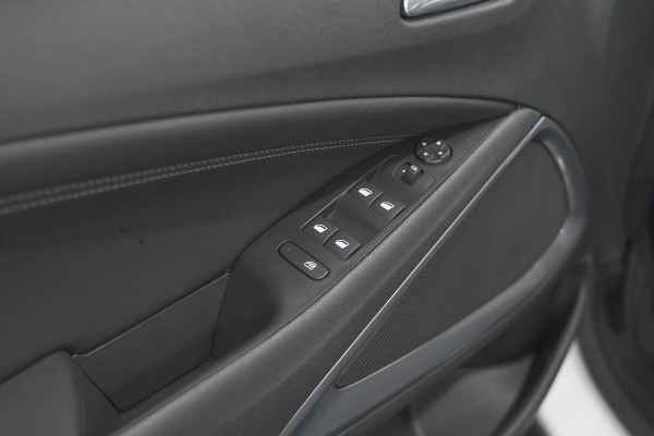 Opel Crossland Turbo 130 AT6 Elegance | Camera | Parkeersensoren | Navigatie | Apple Carplay