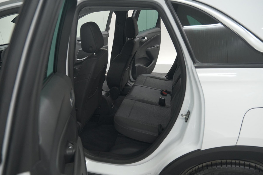 Opel Crossland Turbo 130 AT6 Elegance | Camera | Parkeersensoren | Navigatie | Apple Carplay