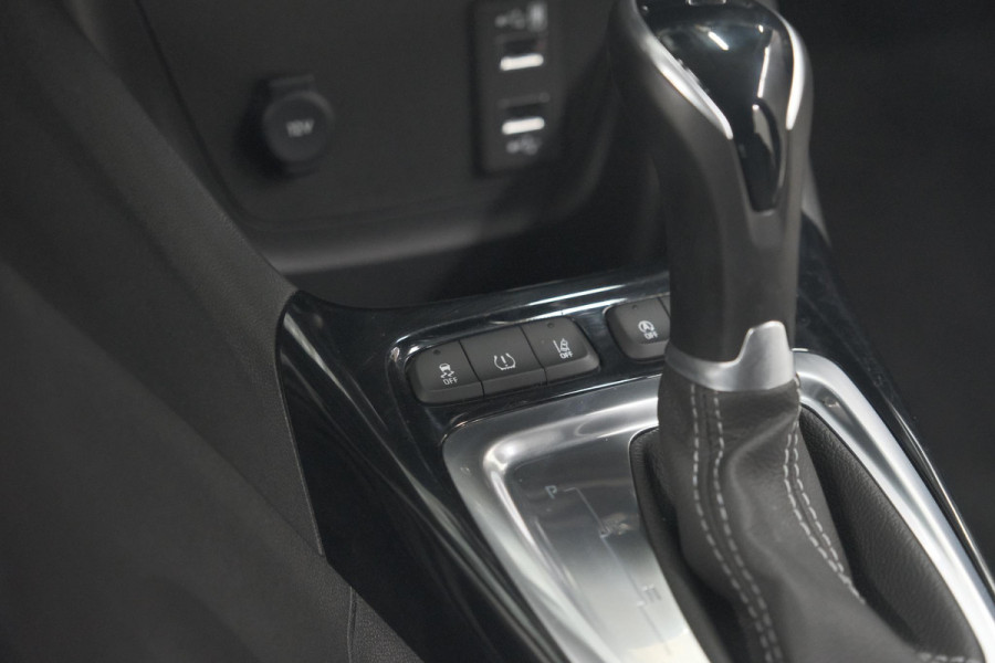 Opel Crossland Turbo 130 AT6 Elegance | Camera | Parkeersensoren | Navigatie | Apple Carplay