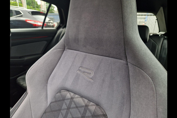 Volkswagen Golf 1.5 eTSI 3x R-Line Business+ /Pano /Garantie