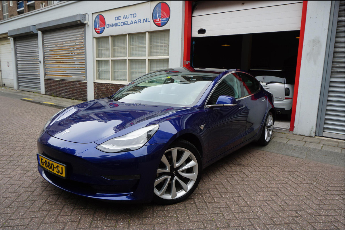 Tesla Model 3 Long Range AWD 75 kWh Dual Motor | Nederlandse BTW auto | 351 pk | Panorama | Auto Pilot | Leer | Electrische stoelen met memory en verwarming | 19inch sportvelgen Tesla Model 3 Long Range AWD 75 kWh Dual Motor | Nederlandse BTW auto | 351 pk | Panorama | Auto Pilot | Leer | Electrische stoelen met memory en verwarming | 19inch sportvelgen