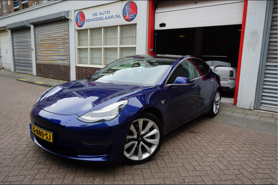 Tesla Model 3 Long Range AWD 75 kWh Dual Motor | Nederlandse BTW auto | 351 pk | Panorama | Auto Pilot | Leer | Electrische stoelen met memory en verwarming | 19inch sportvelgen