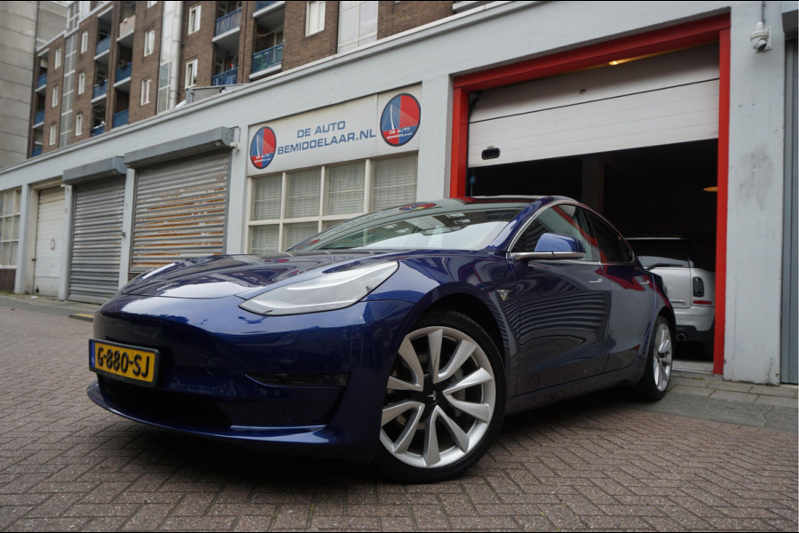 Tesla Model 3 Long Range AWD 75 kWh Dual Motor | Nederlandse BTW auto | 351 pk | Panorama | Auto Pilot | Leer | Electrische stoelen met memory en verwarming | 19inch sportvelgen