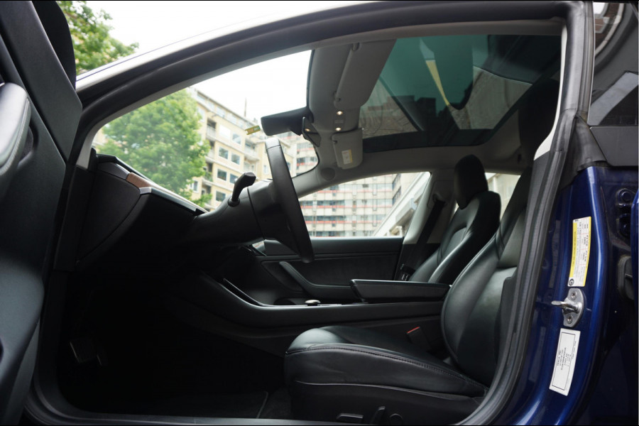Tesla Model 3 Long Range AWD 75 kWh Dual Motor | Nederlandse BTW auto | 351 pk | Panorama | Auto Pilot | Leer | Electrische stoelen met memory en verwarming | 19inch sportvelgen