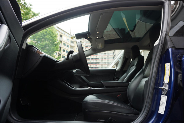 Tesla Model 3 Long Range AWD 75 kWh Dual Motor | Nederlandse BTW auto | 351 pk | Panorama | Auto Pilot | Leer | Electrische stoelen met memory en verwarming | 19inch sportvelgen
